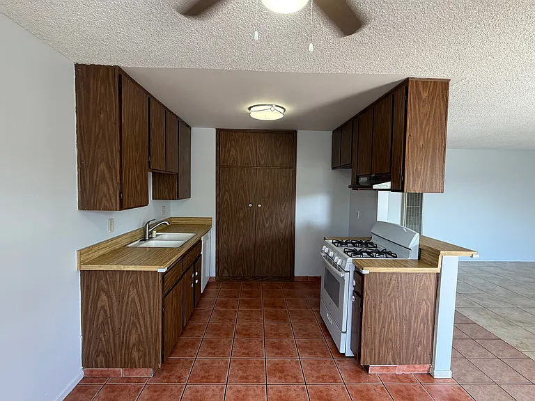 3701 W Savanna St #D — Photo 7