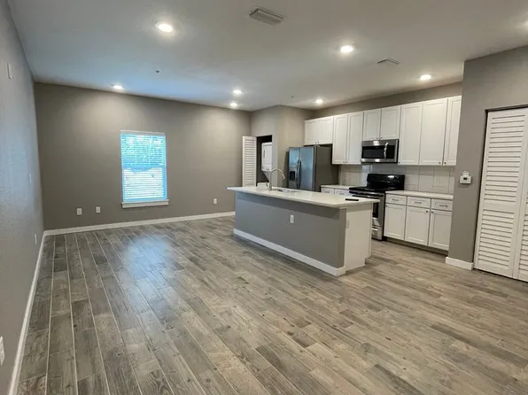 A1011 Woodbury Row Phase III, 1011 SW 5th Ave #Bac6593fd, Gainesville, FL 32601