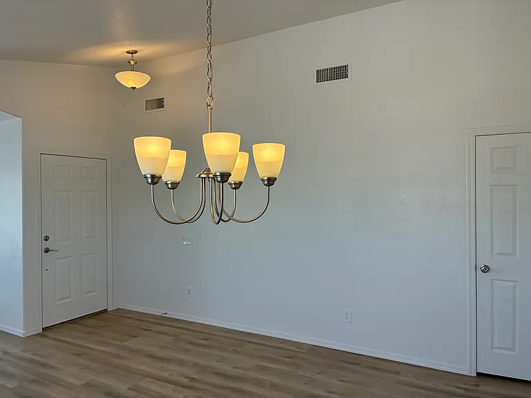10422 W Windsor Blvd — Photo 12