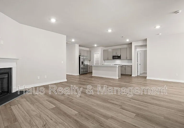 1145 Ross Farms Blvd — Photo 6