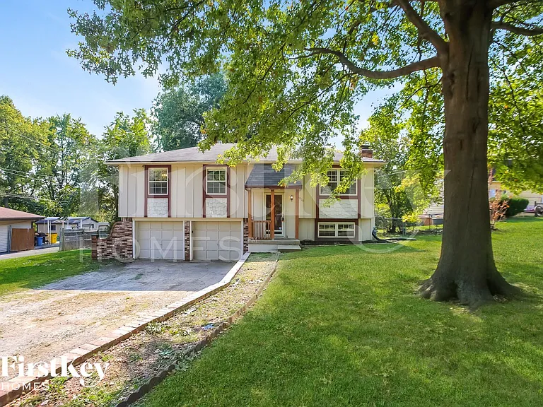 16005 E Cogan Ln — Photo 1
