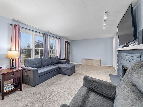 3rd image of 4633 Doenges Dr