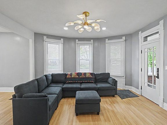 3rd image of 201 Gill Ave