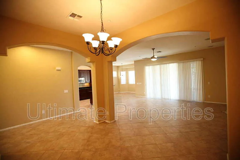 3 bed, 2.0 bath, 1942 sqft, $2,195 — Photo 4