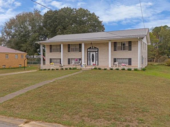 1097 Sunny Dell Ln, Bessemer, AL 35023