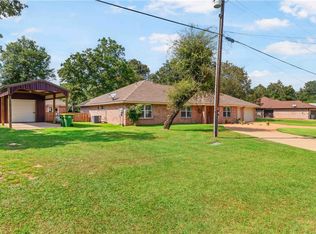 125 Golfview Dr, Hilltop Lakes, TX 77871