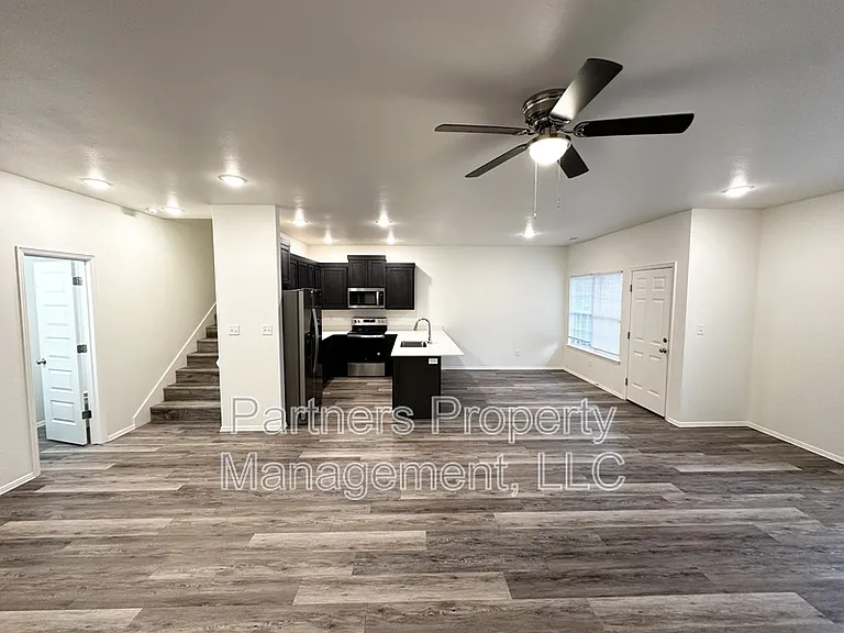 1035 S Benchmark Ln #1 — Photo 3