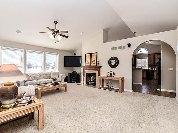 Vaulted ceiling goes to Kitchen area as well