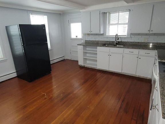 4th image of 42 Lafayette St #1