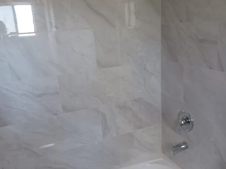 Upstairs tub/shower