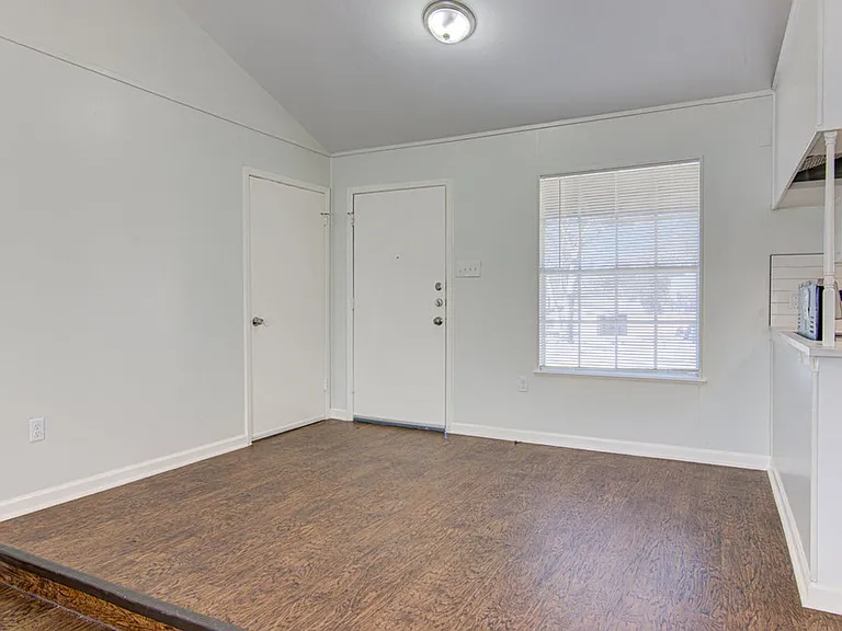 5703 Gloucester Ln — Photo 3