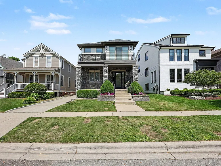 484 Park St — Photo 89