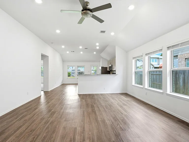 9327 Clearwater Bluff Ln — Photo 5