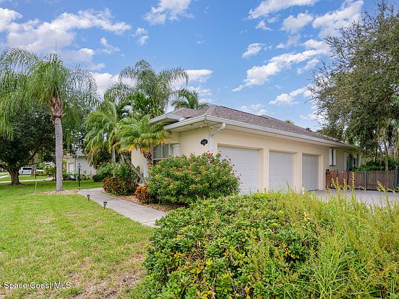 3rd image of 2412 Woodfield Cir