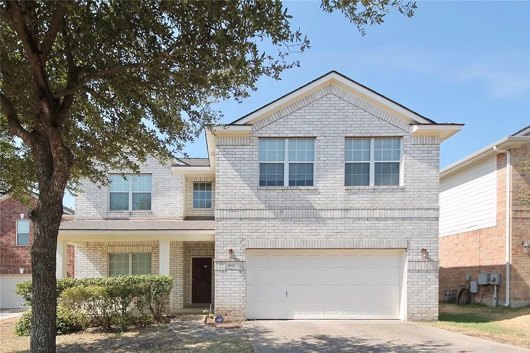 4 bed, 2.5 bath, 3062 sqft, $2,450 — Photo 1
