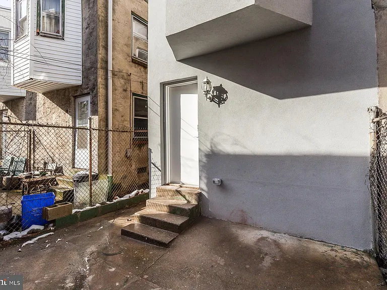 537 N 33rd St #1 — Photo 14