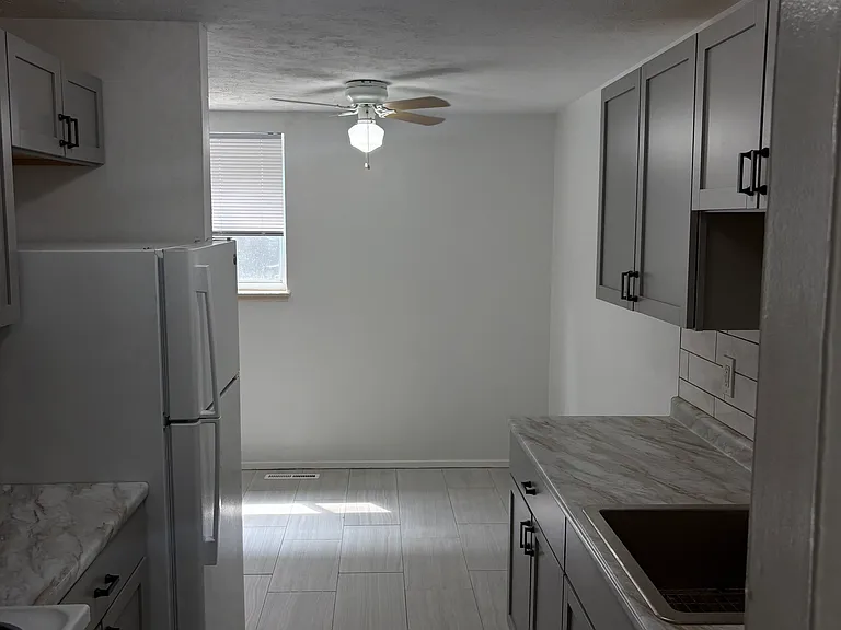 1734 W 28th St #106 — Photo 24