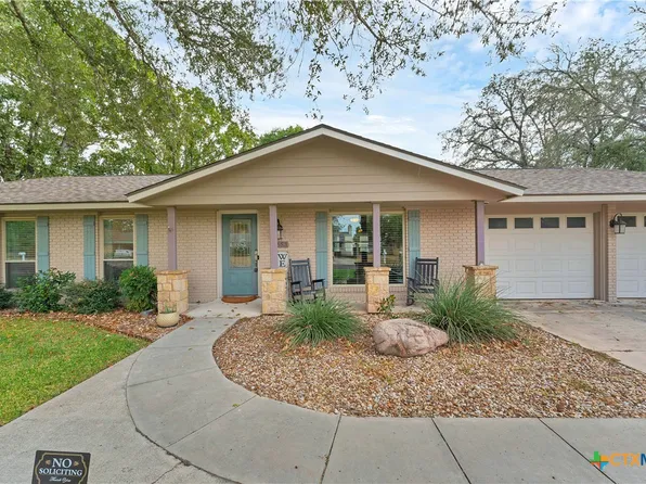 1653 Rosewood St, Seguin, TX 78155