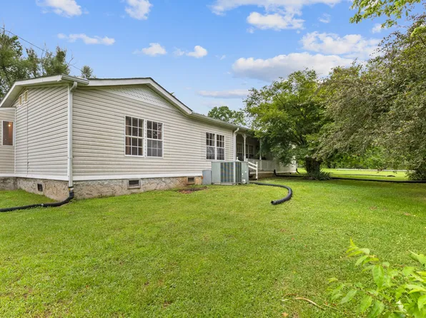 697 Poplar Ridge Rd, Chapmansboro, TN 37035