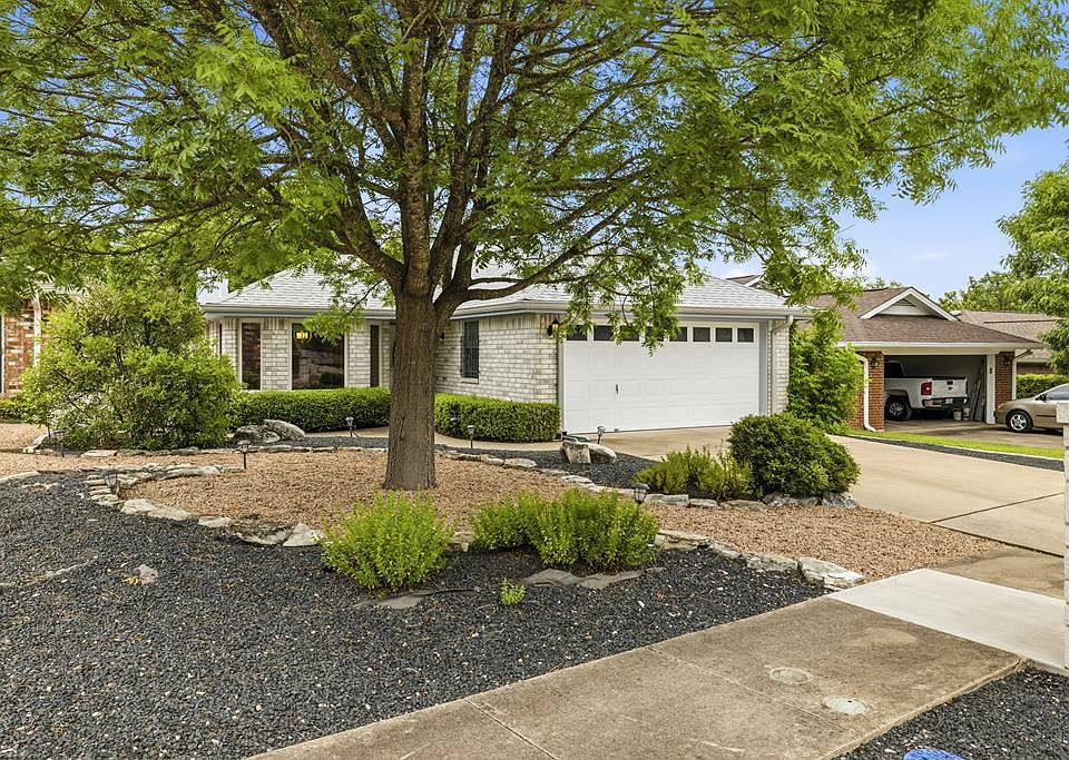 1st image of 217 Oak Hill Dr