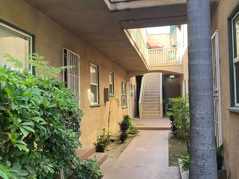 715 — Photo 2