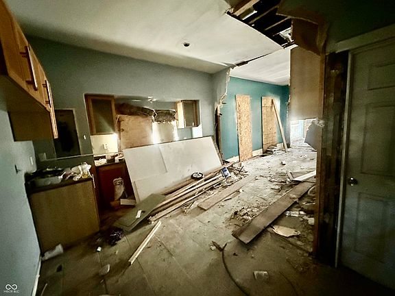 3rd image of 327 N Bradley Ave