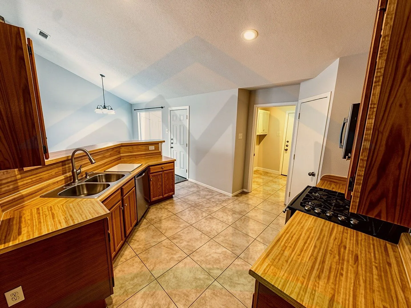Available Now Move In Special $500 Off On The First Month's Rent! Very Spacious 2 Bedroom, 2 Bath... — Photo 4