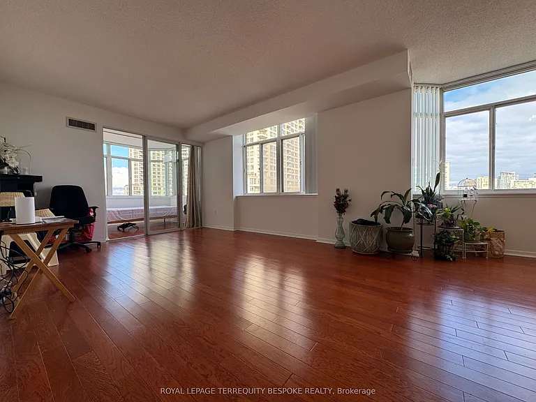 300 Webb Dr #1003 — Photo 2