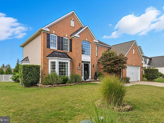 3rd image of 419 Creeks End Ln