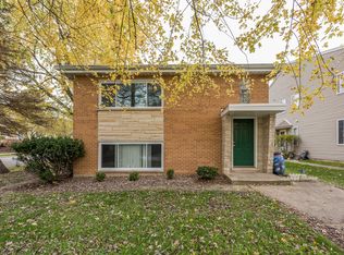 27W180 Cooley Ave APT 1, Winfield, IL 60190