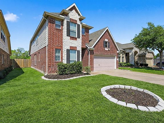 2nd image of 8806 Willow Wind Ln