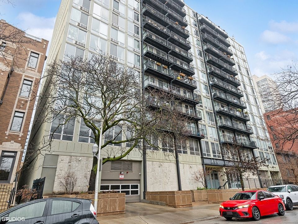 1st image of 450 W Briar Pl APT 5C