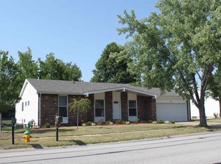 3847 Del Lago Dr, Florissant, MO 63034