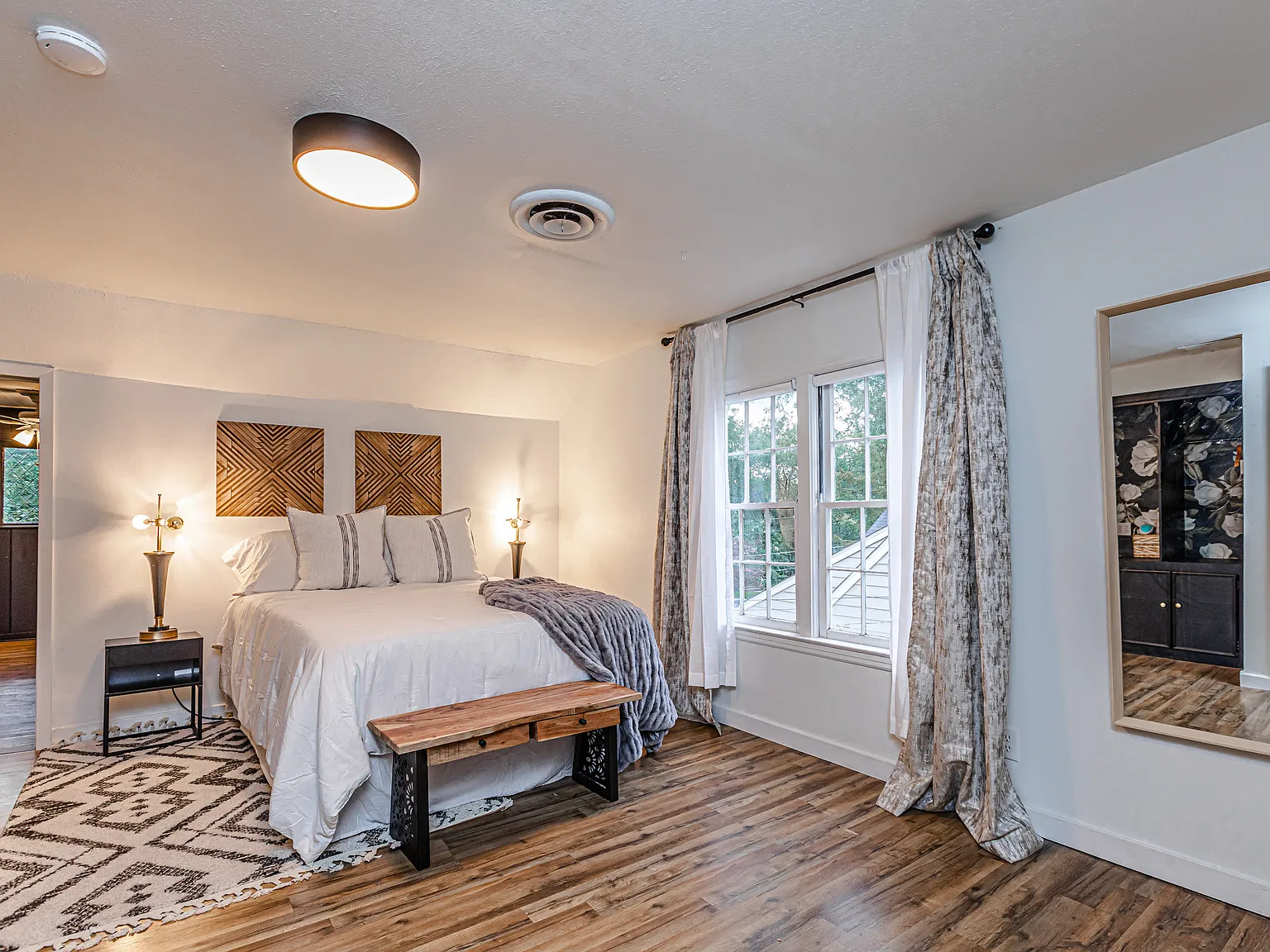 3 bed, 2950 sqft, $5,400 — Photo 4