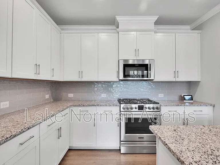 1034 Lyndon Station Dr — Photo 17