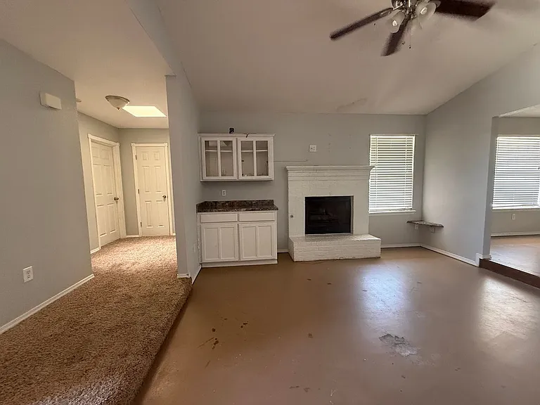 609 Montwood Dr — Photo 5