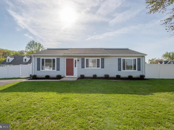 2 Unison Ct, Newark, DE 19713