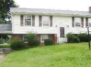 2942 Tully Dr, Roanoke, VA