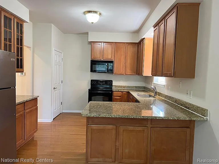 41876 Yeats Dr — Photo 10
