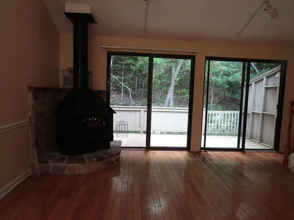 42 Saginaw Trl, Guilford, CT 06437