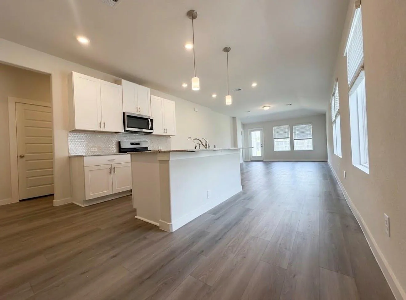 4 bed, 2.0 bath, 1565 sqft, $2,250 — Photo 2