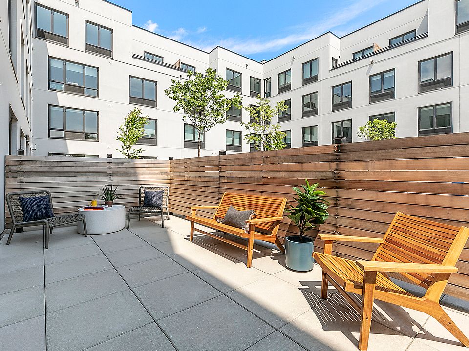 1st image of 176 Woodward Ave #419