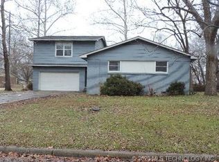 1104 Robin Rd, Claremore, OK 74017