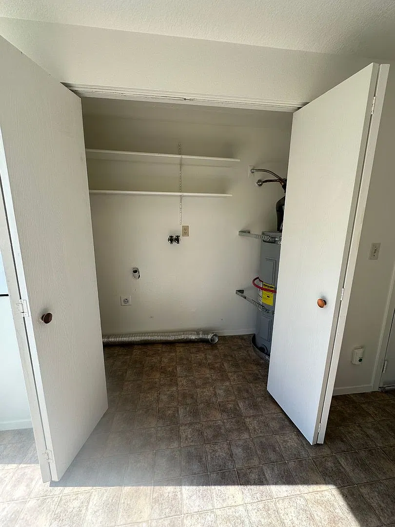 Charming 2-Bedroom Apartment In The Heart Of Pleasant Grove! — Photo 3