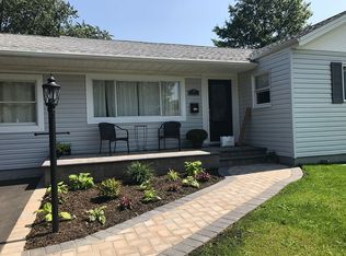 3 Iris Ln, Commack, NY 11725