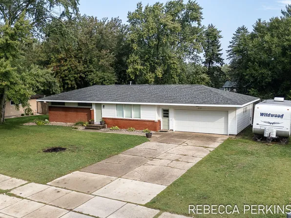 579 Huizenga Ave, Zeeland, MI 49464