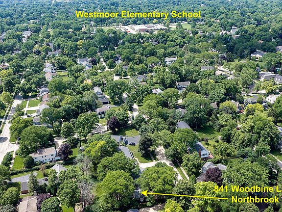 3rd image of 841 Woodbine Ln