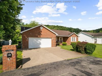 108 Lock Ln, Alum Creek, WV, 25003