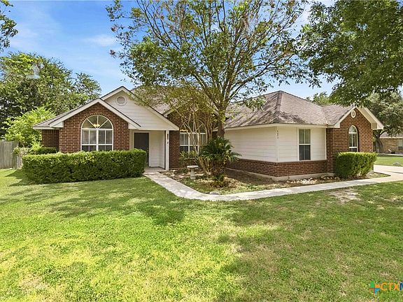 2nd image of 521 Woodlake Dr