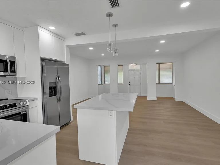 5111 SW 73rd Ter — Photo 6